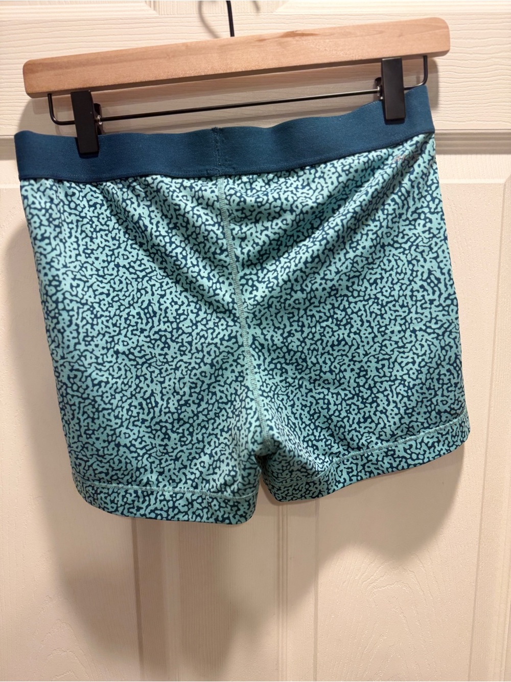 Nike Pro Women’s Compression Shorts Size L Blue Teal Print Athletic Gym - Picture 8 of 12